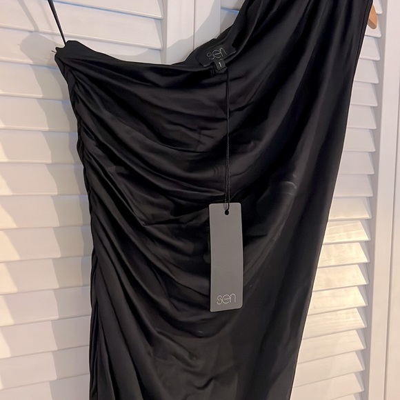 NWT sen Rouched One-Shoulder Top - Picture 2 of 4